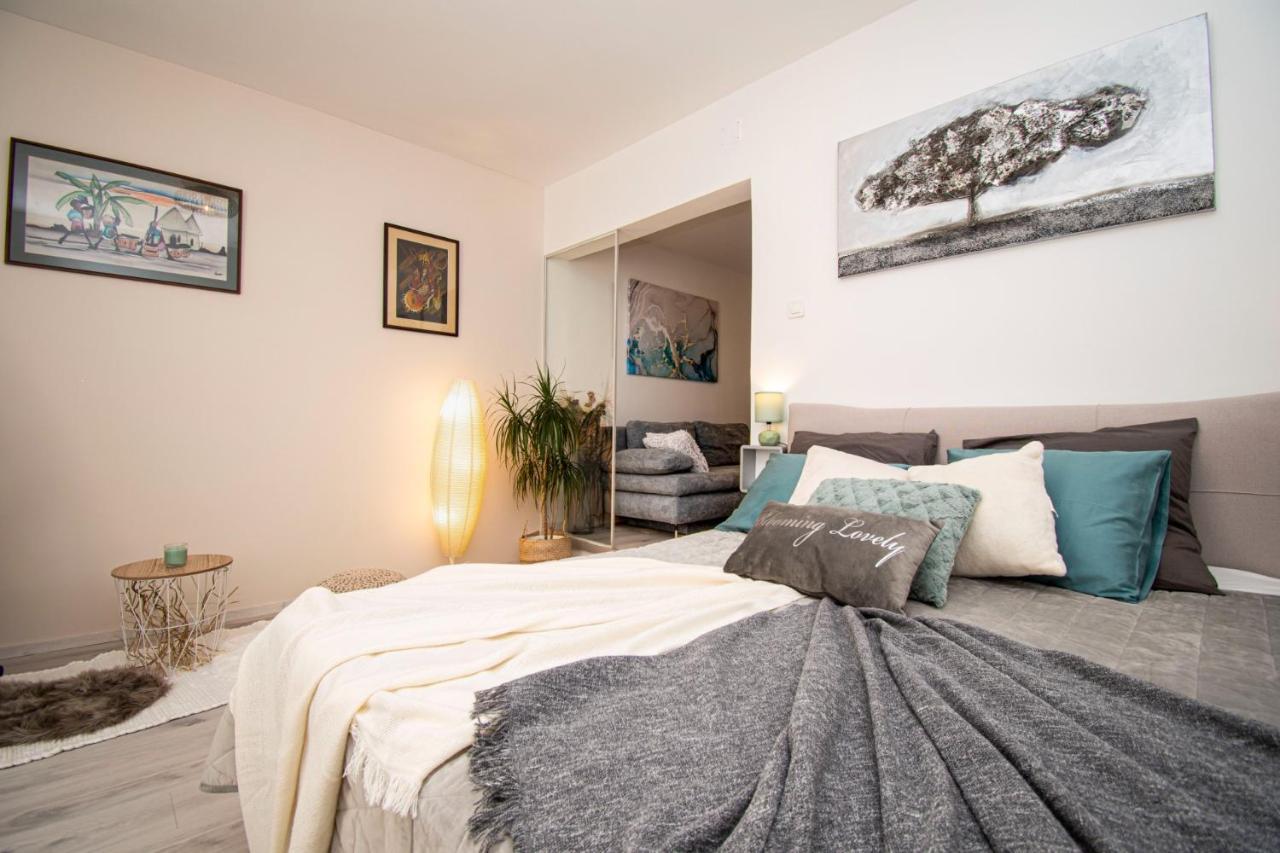 Oasis Apartment Pula Exterior photo
